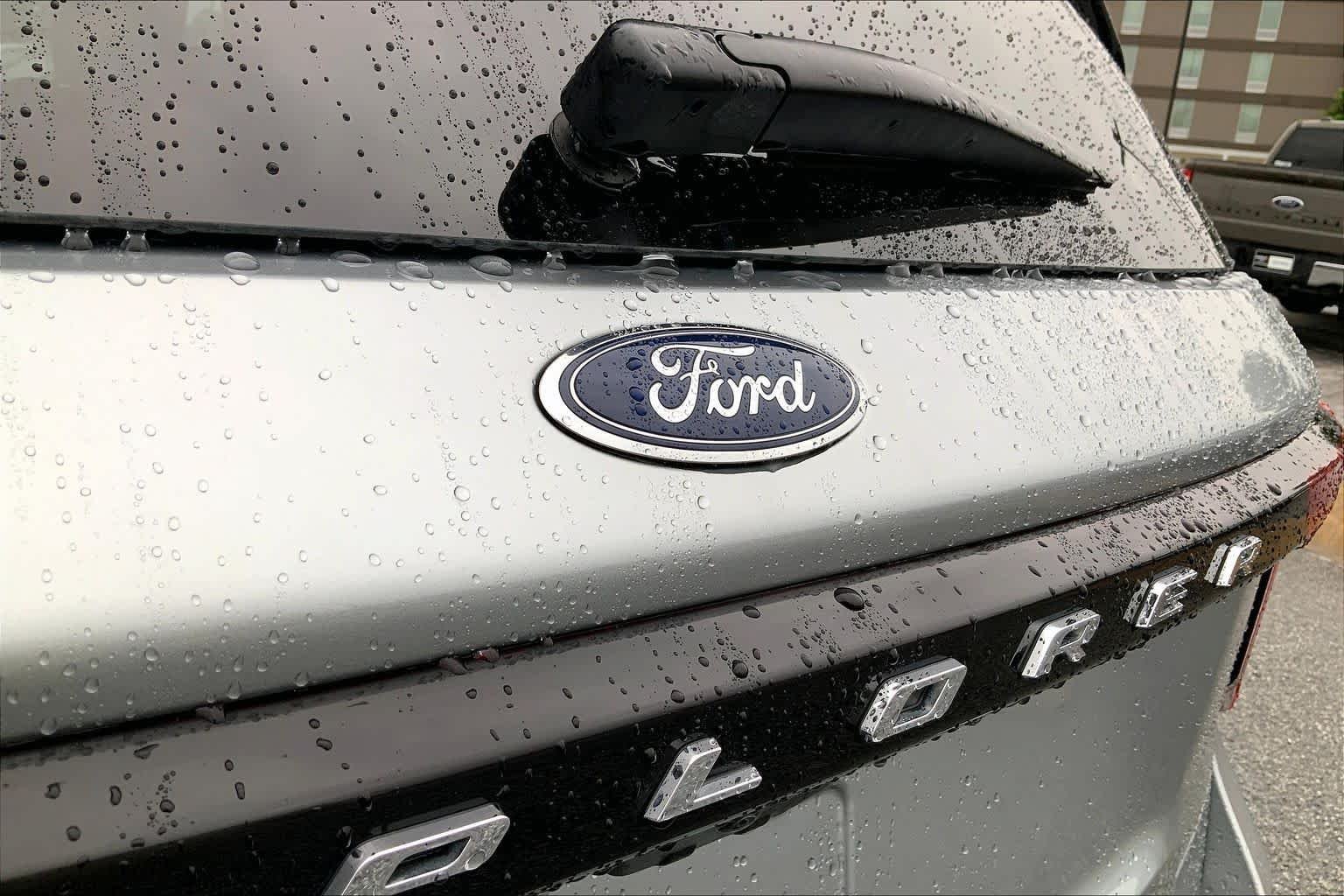 Certified Used 2025 Iconic Silver Metallic Ford Active image 30