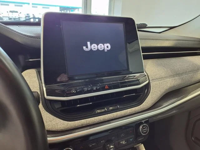 Used 2022 Billet Silver Metallic Jeep Latitude image 15