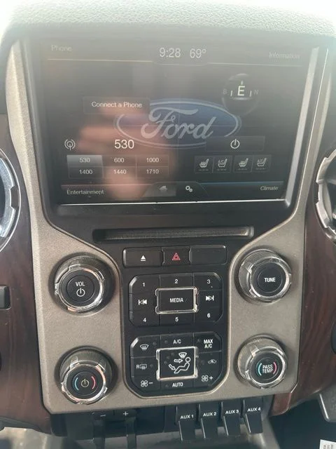 Used 2014 Oxford White Ford Lariat image 20