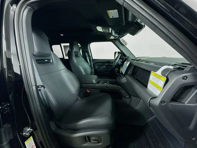 New 2026 Narvik Black Land Rover OCTA Black image 30