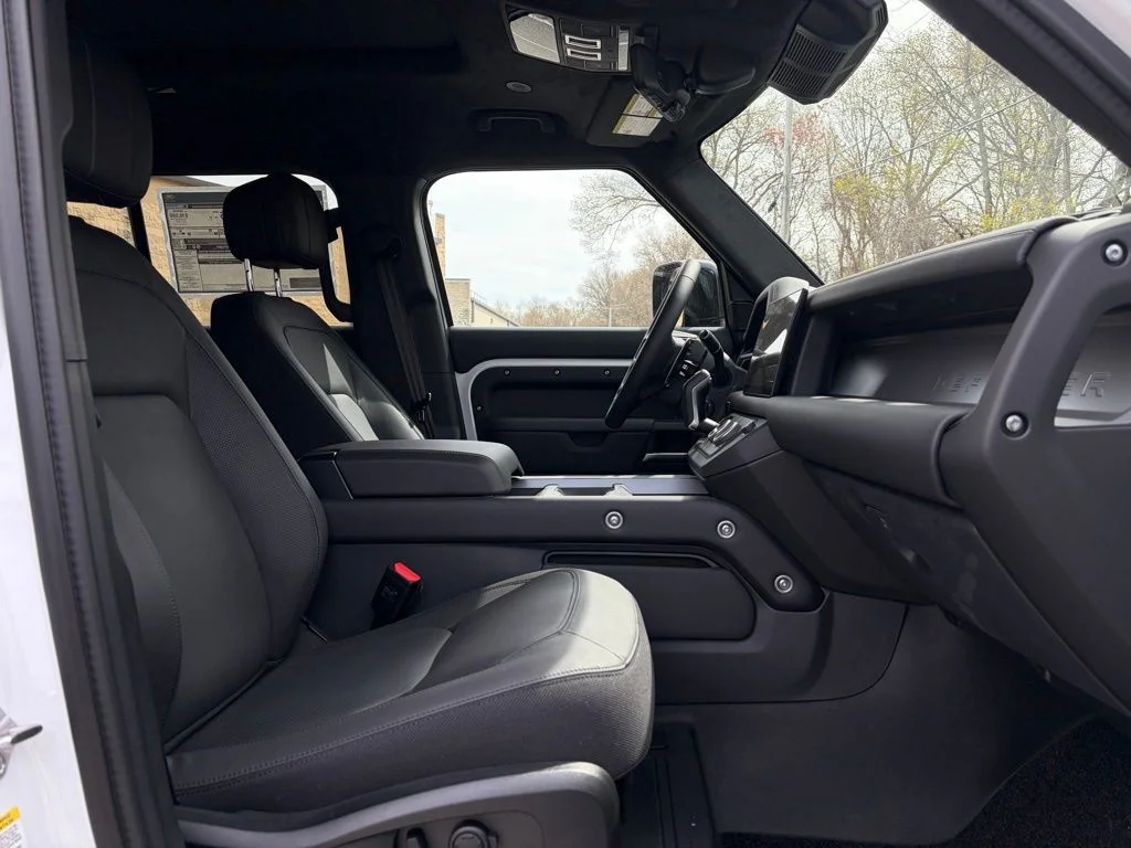 2025 Land Rover Defender V8 - Photo 15