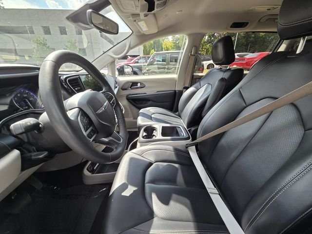 Used 2024 Silver Chrysler Touring L image 9