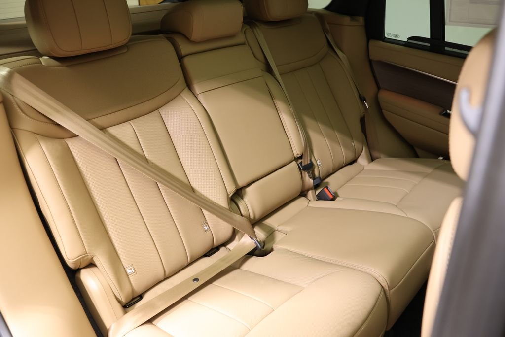 New 2026 Belgravia Green Land Rover SE image 45