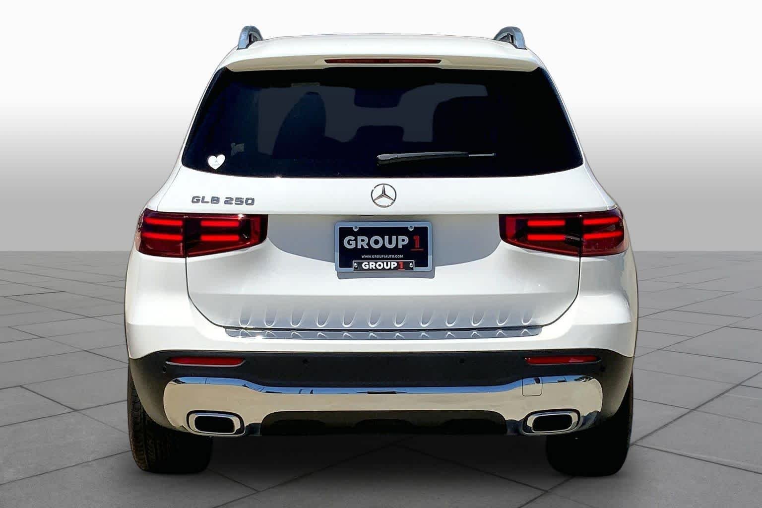 Certified Used 2025 Polar White Mercedes-Benz GLB 250 image 5