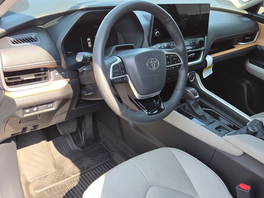 Used 2026 White Toyota Platinum image 19