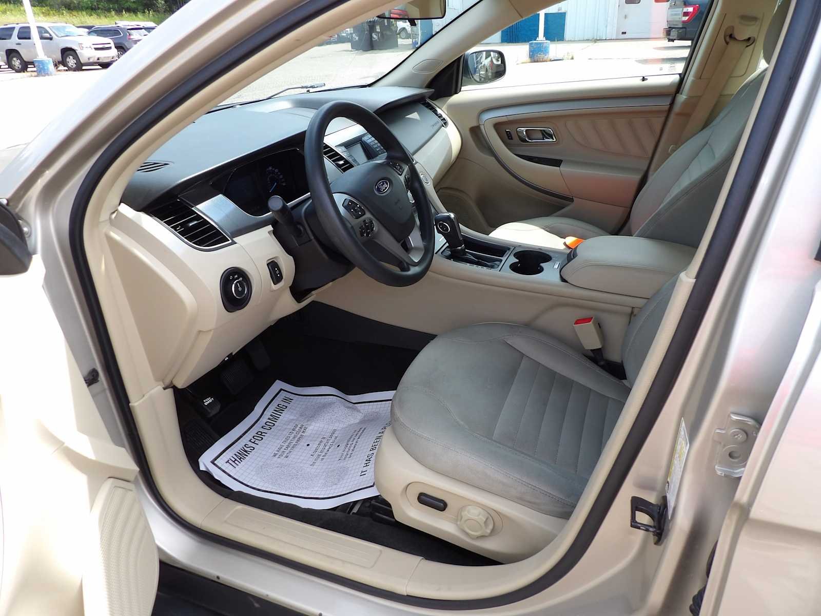 Used 2018 White Gold Metallic Ford SE image 10