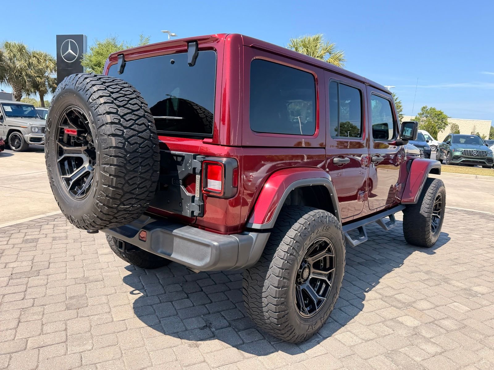 Used 2022 Snazzberry Pearlcoat Jeep Unlimited Sahara image 9
