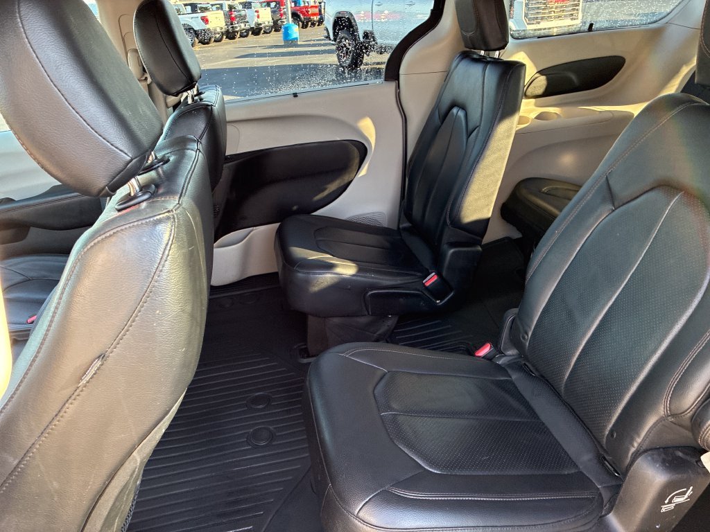 Used 2019 Gray Chrysler Touring L image 18