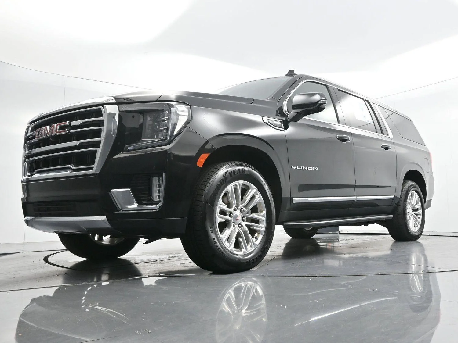 Used 2023 Onyx Black GMC SLT image 53