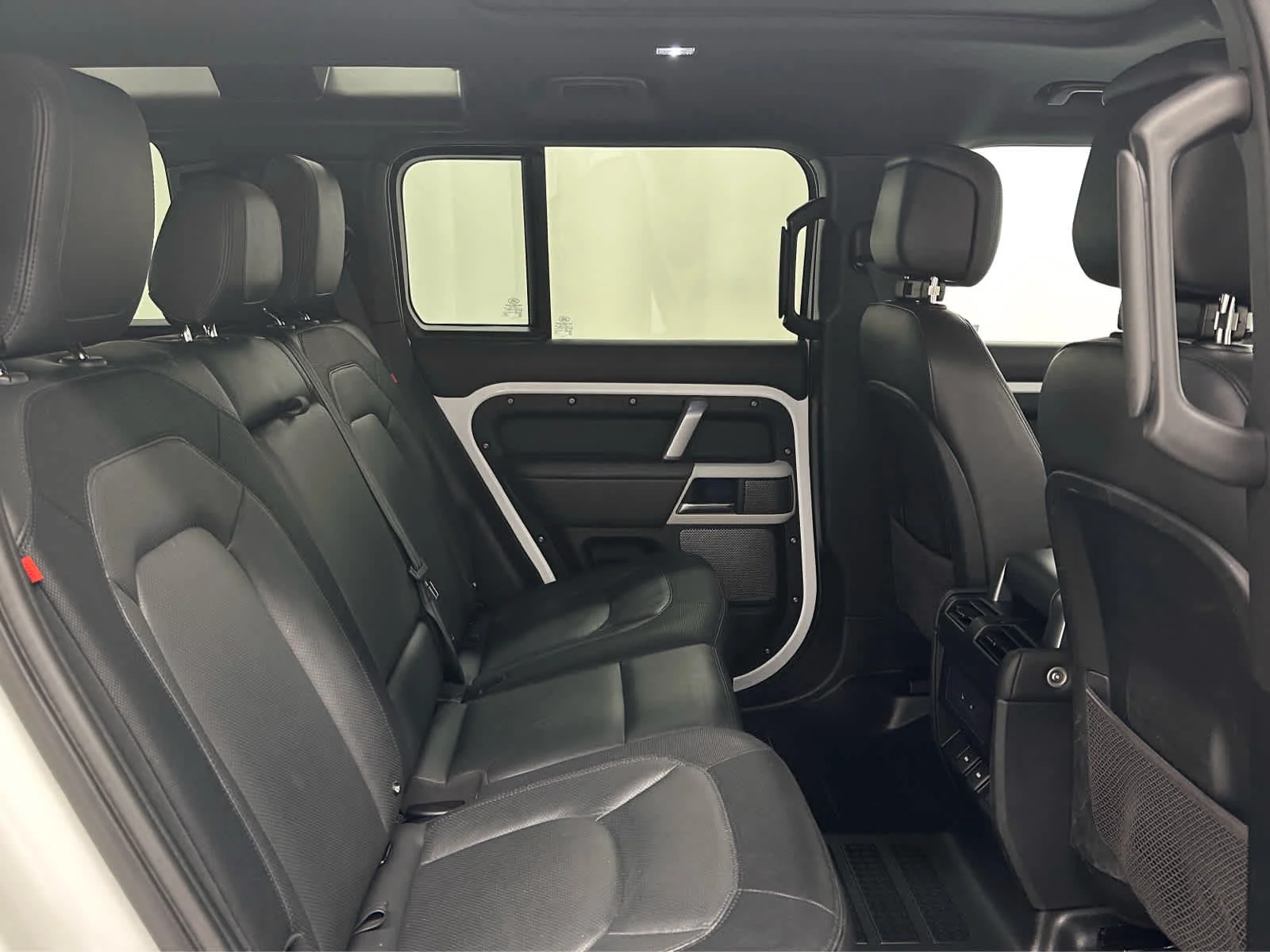 Used 2023 Fuji White Land Rover X-Dynamic SE image 21