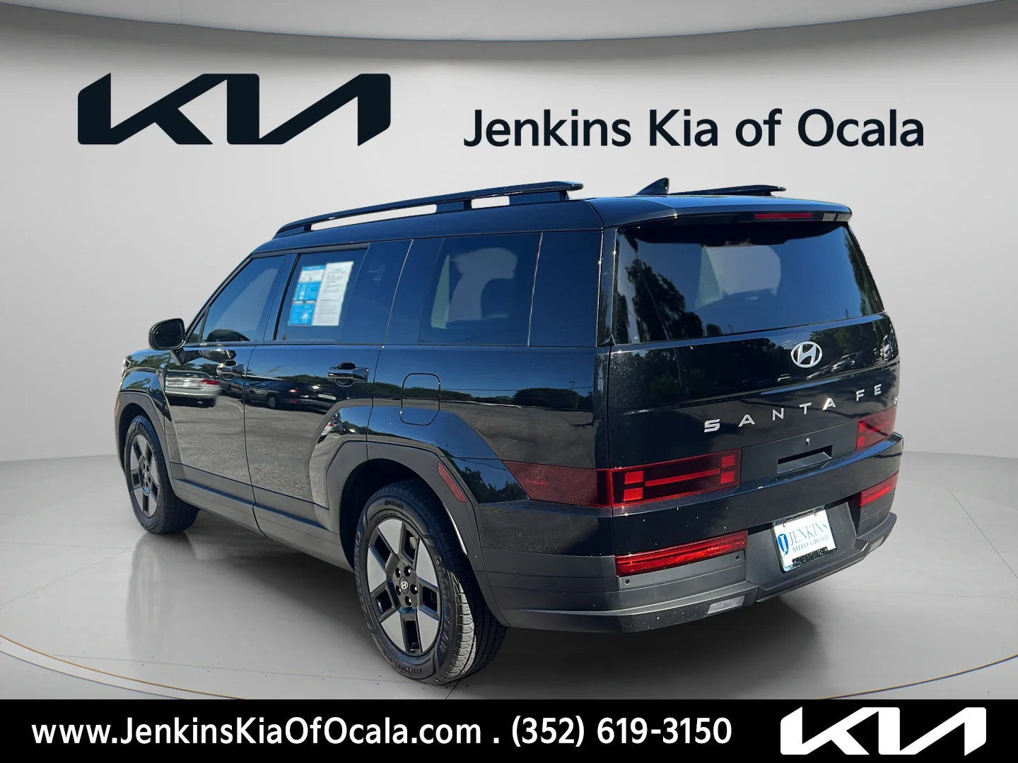 Used 2025 Phantom Black Hyundai SEL image 5