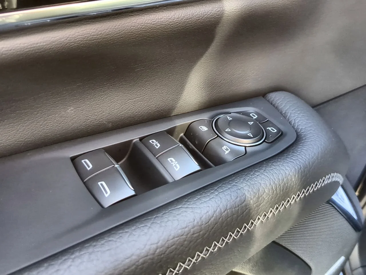 2026 GMC Yukon XL Denali - Photo 24