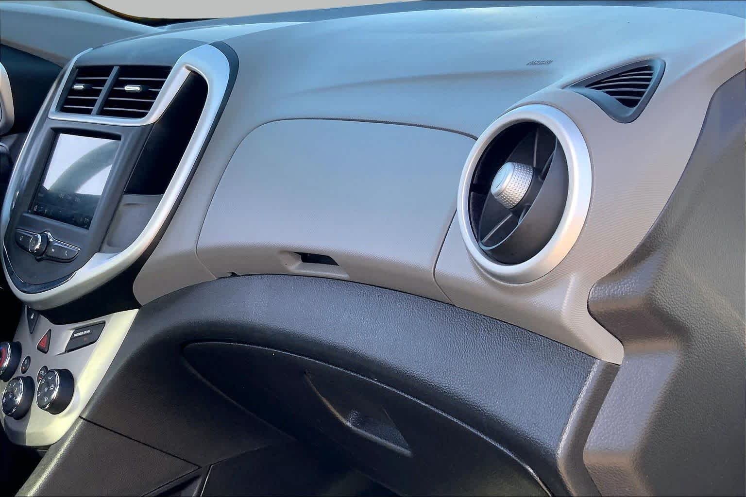 Used 2018 Arctic Blue Metallic Chevrolet LT image 19