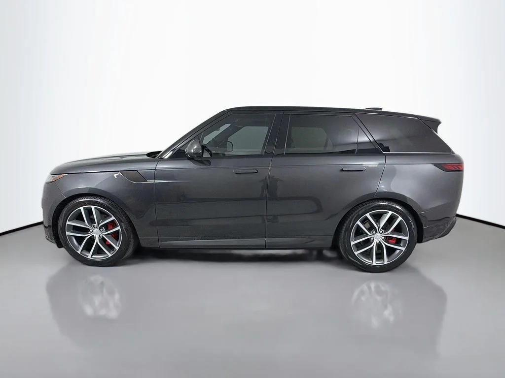 Used 2023 Gray Land Rover SE Dynamic image 8