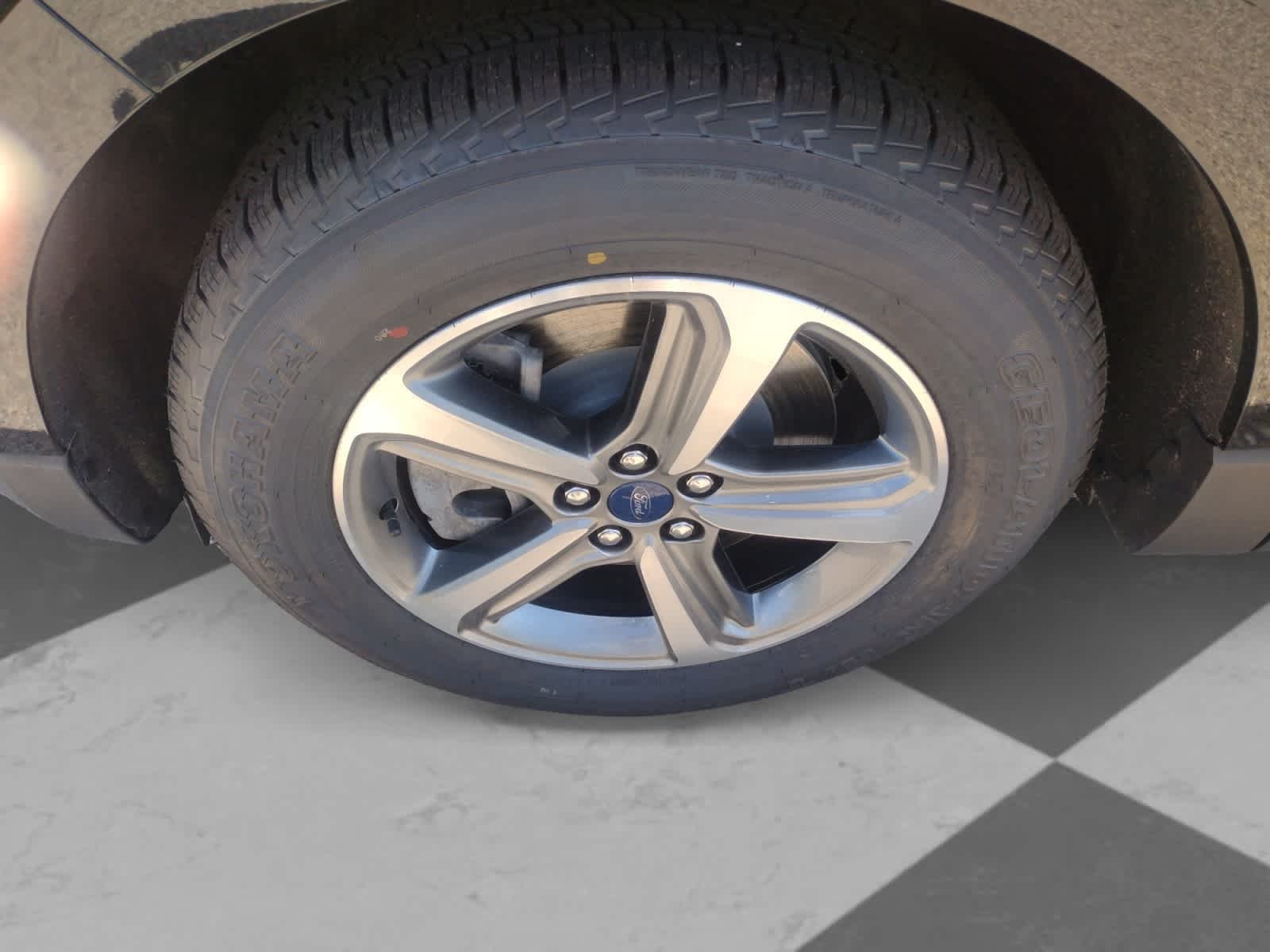 Used 2022 Agate Black Metallic Ford SEL image 9