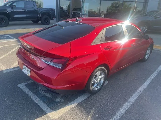 Used 2021 Red Hyundai SE image 4