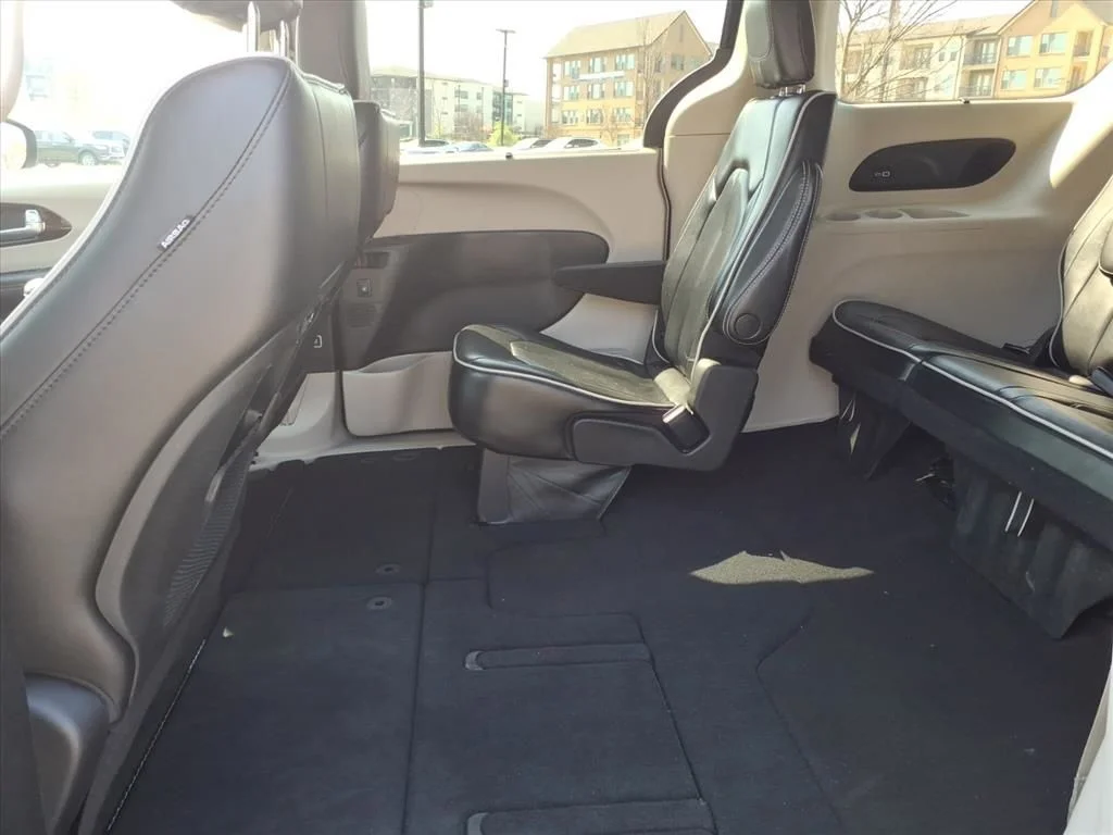 Used 2023 Black Chrysler Limited image 22