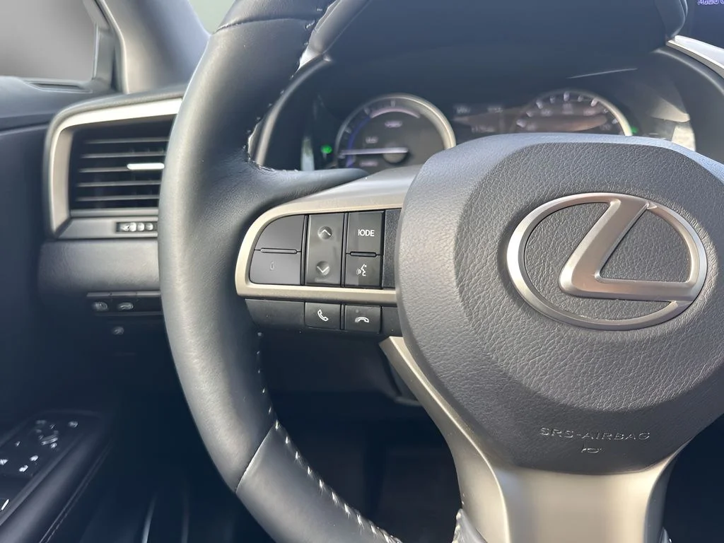 Used 2018 White Lexus 450h image 15
