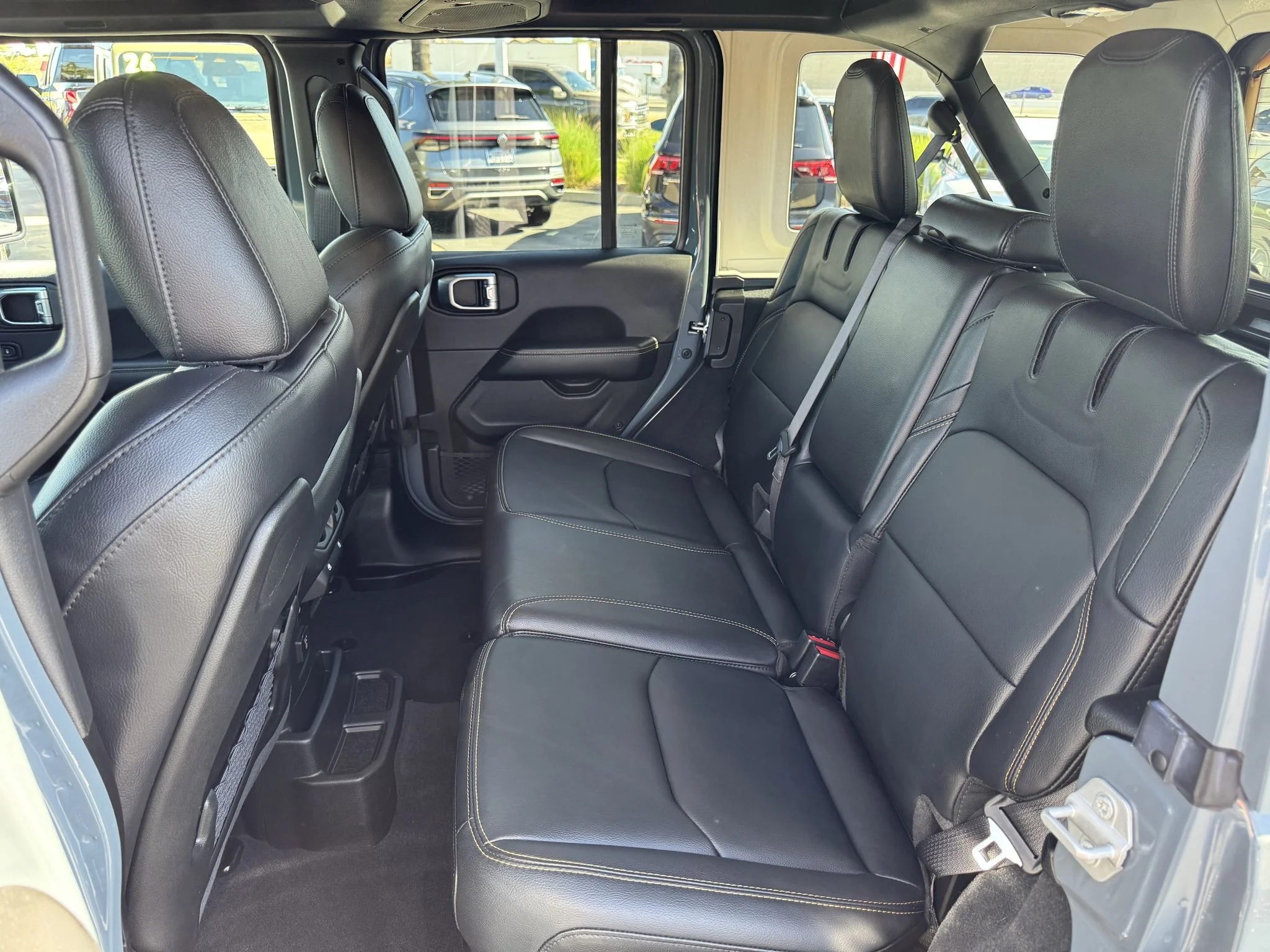 Used 2024 ANVIL CLEAR COAT Jeep Sahara image 32
