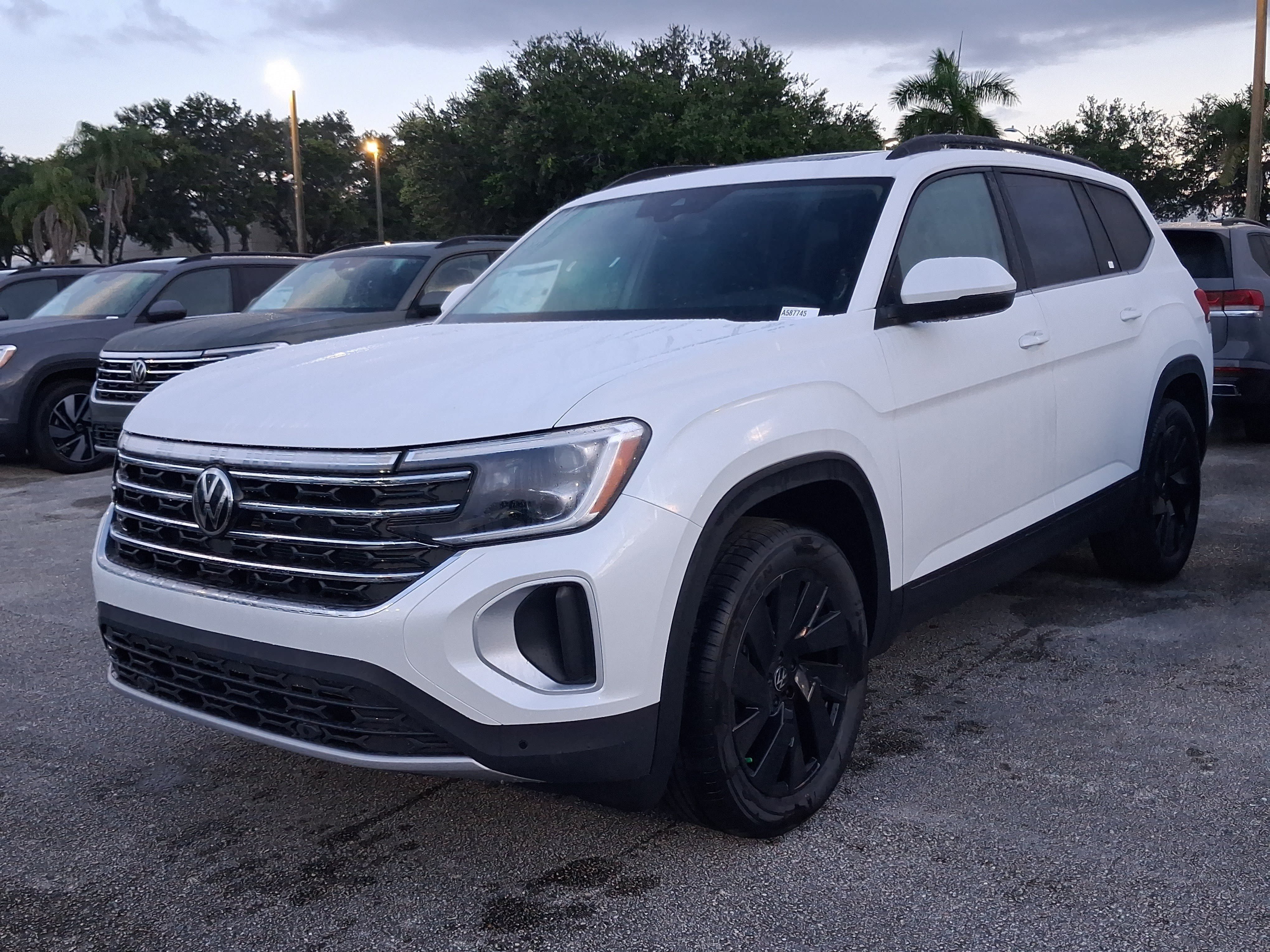 New 2026 White/off-white Volkswagen 2.0T SE w/Technology image 3