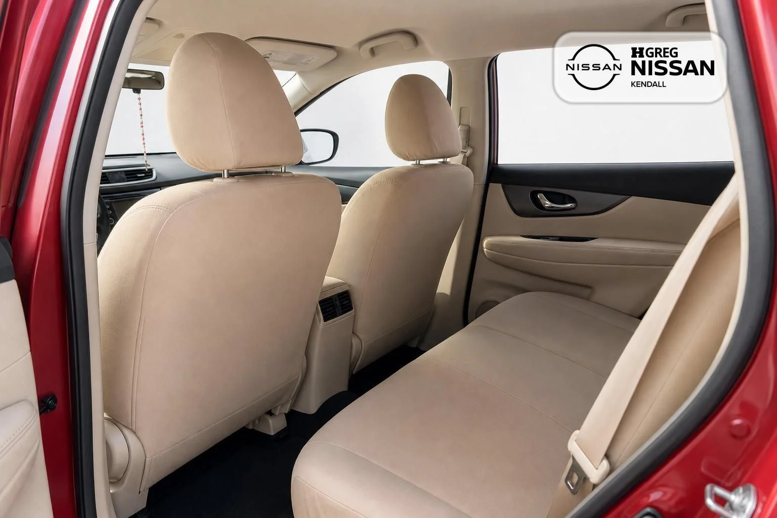 Used 2016 Red Nissan S image 13