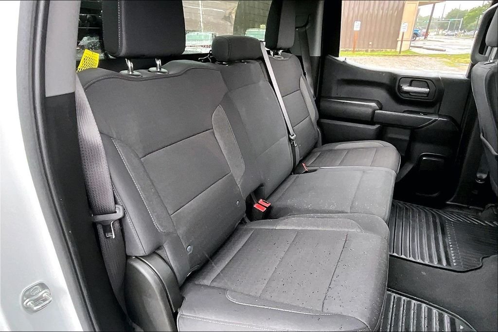 Used 2025 White Chevrolet Custom image 21