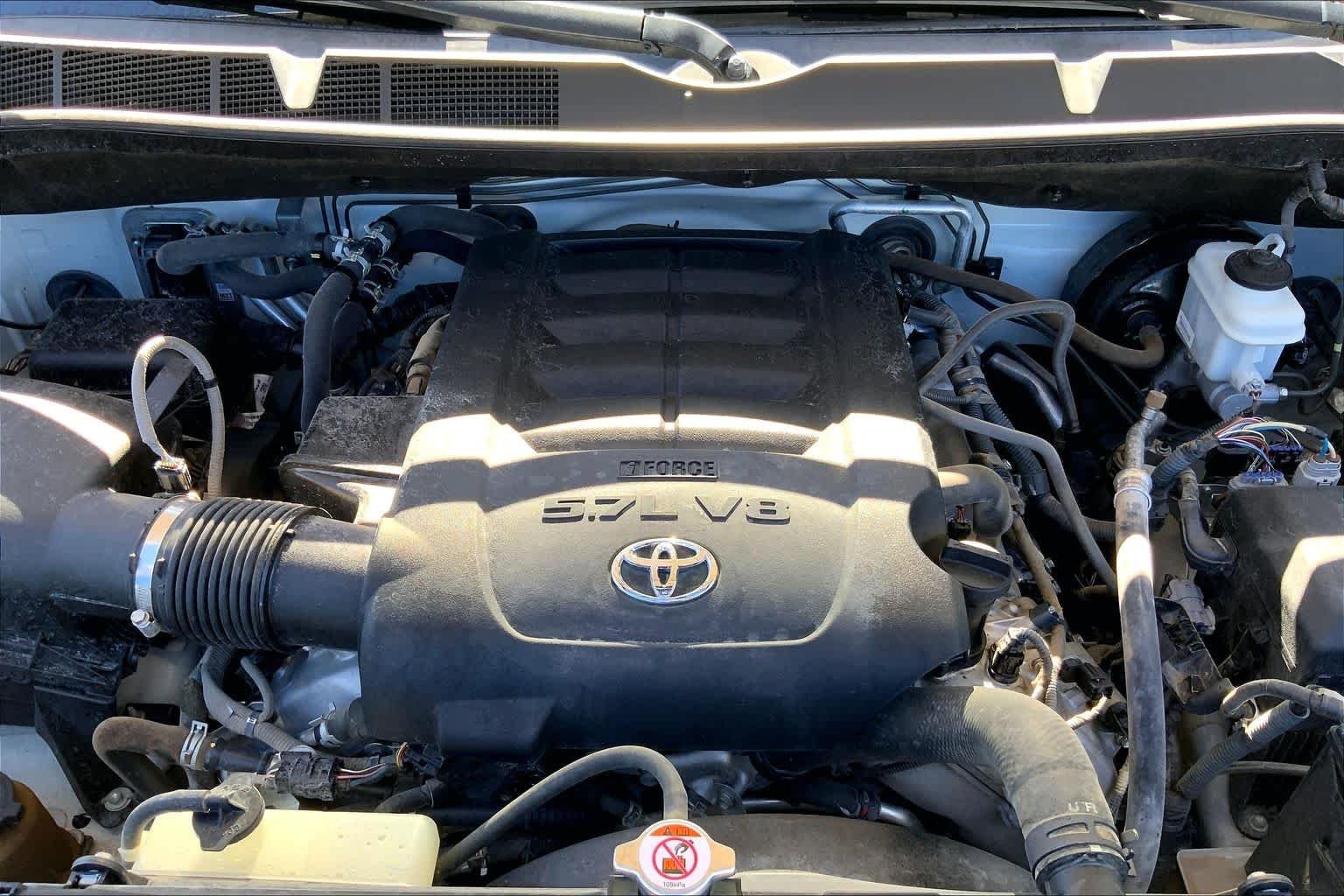 Used 2017 Blizzard Pearl Toyota Platinum image 32