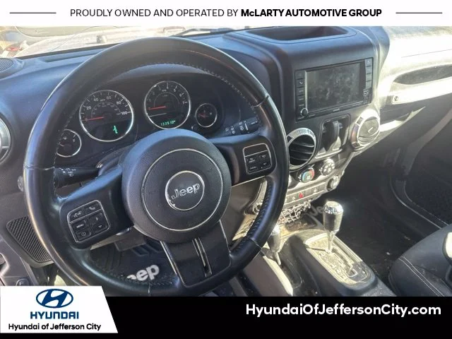 Used 2018 Silver Jeep Sahara image 6