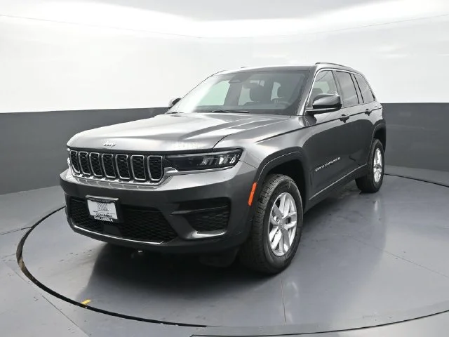 New 2026 Baltic Gray Metallic Clear-Coat Exterior Paint Jeep Laredo X image 4