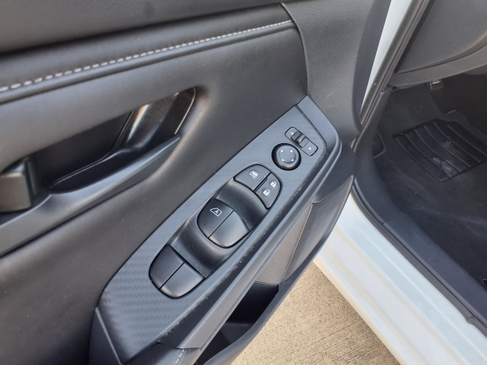 2025 Nissan Sentra photo 17 of 25