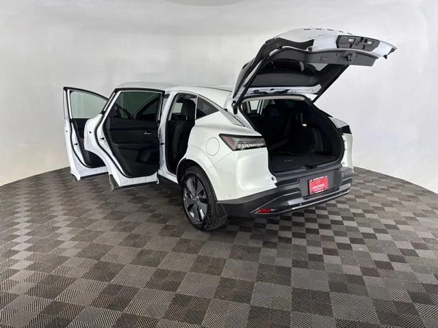 Used 2025 White Nissan SL image 16