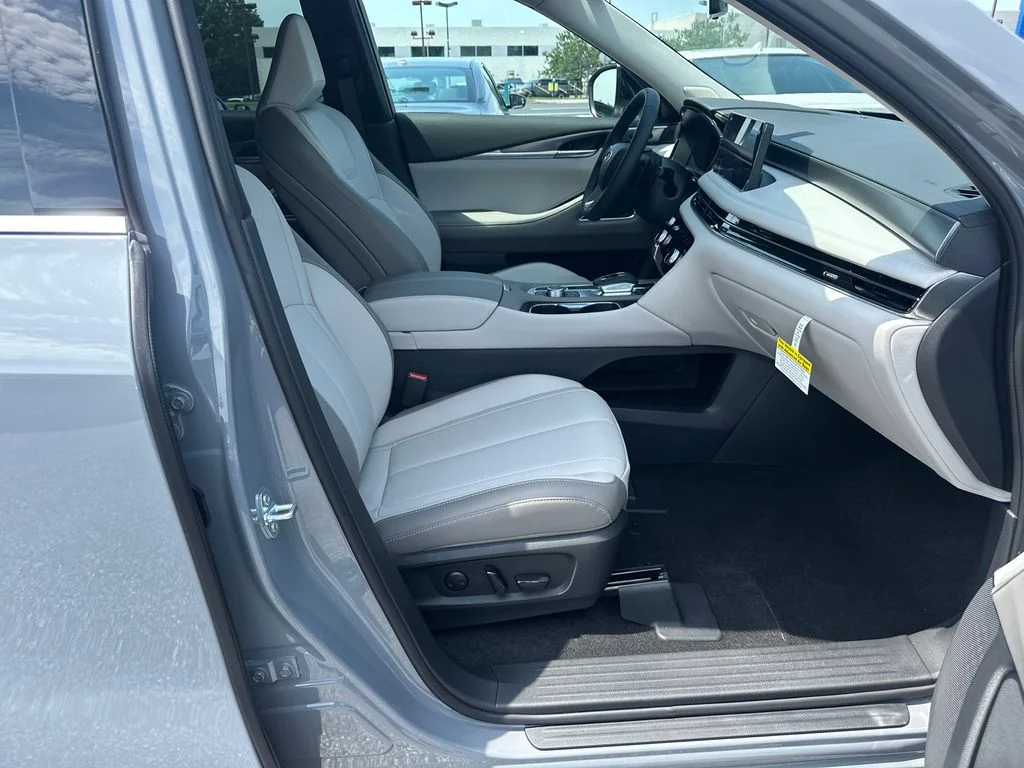 New 2027 Gray INFINITI LUXE image 13