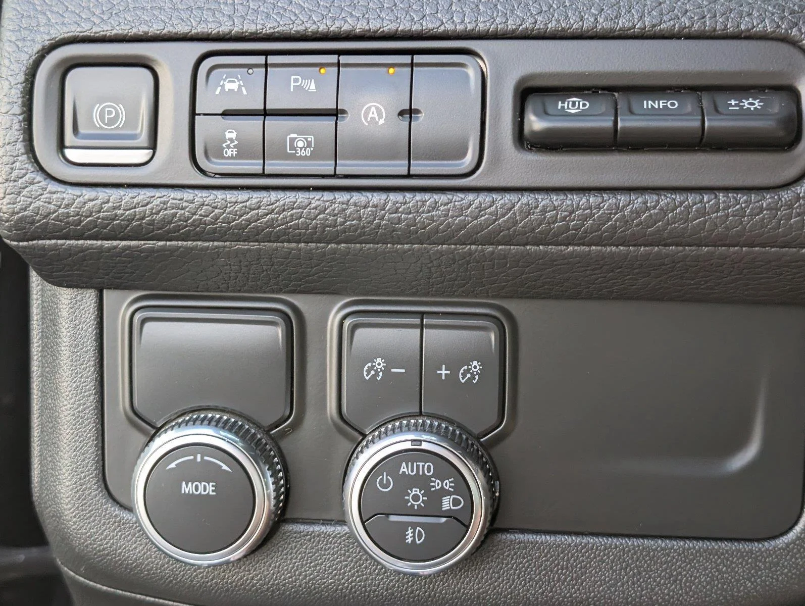 Used 2023 STERLING METALLIC GMC Denali image 30