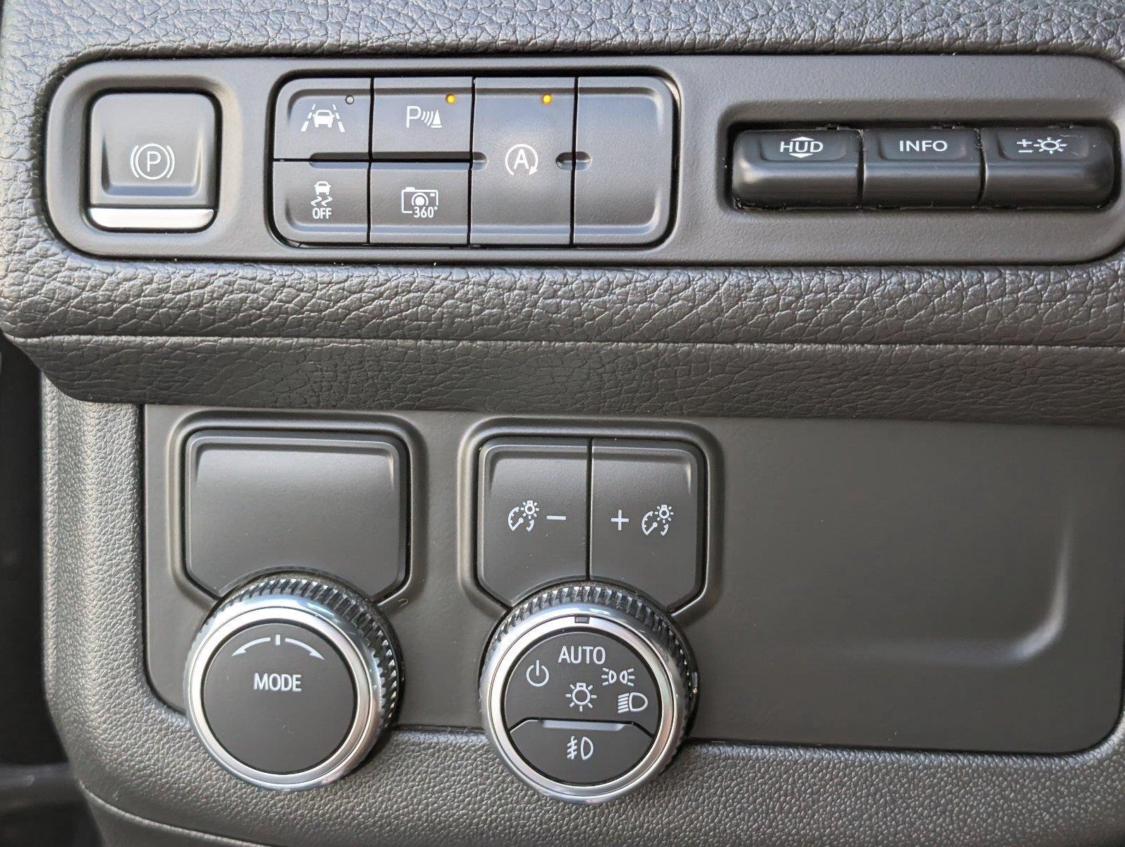 Used 2023 STERLING METALLIC GMC Denali image 30