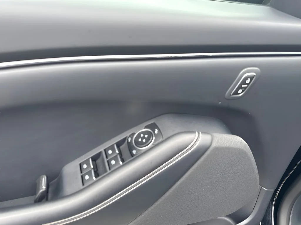 Used 2025 Black Ford Select image 16