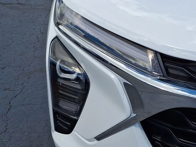 Used 2024 White Chevrolet LT image 10