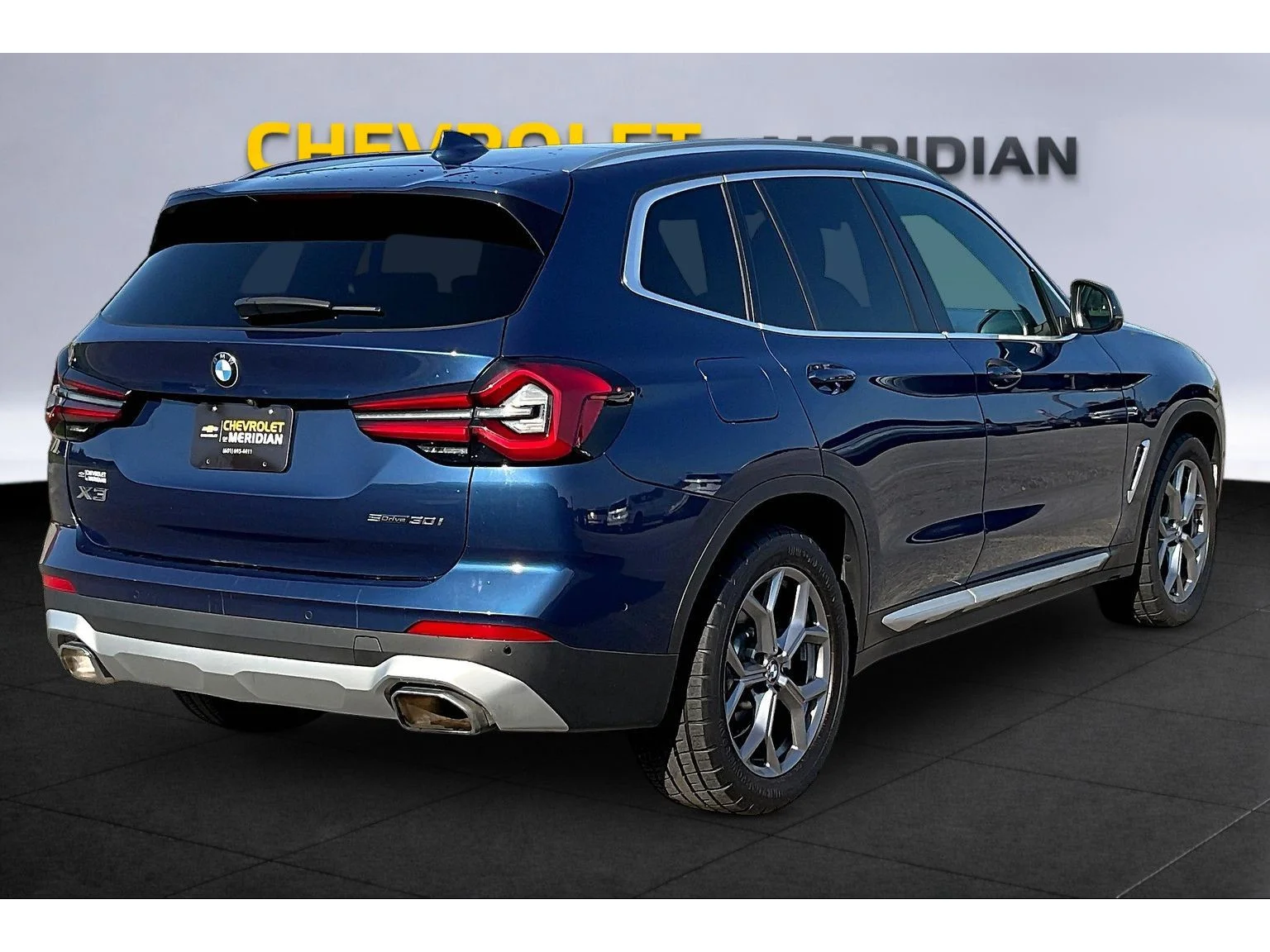 Used 2024  BMW sDrive30i image 10