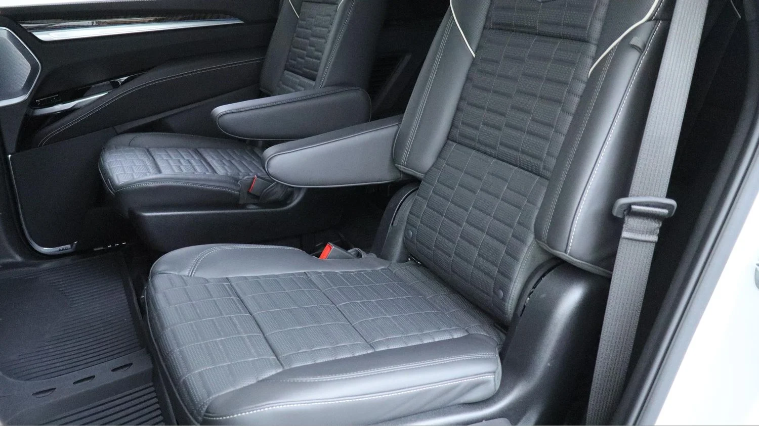Used 2026 White Cadillac Platinum Sport image 30