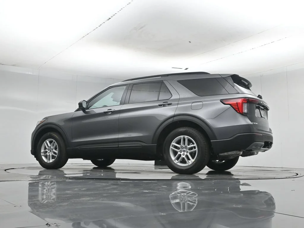 New 2027 Carbonized Gray Metallic Ford Active image 3