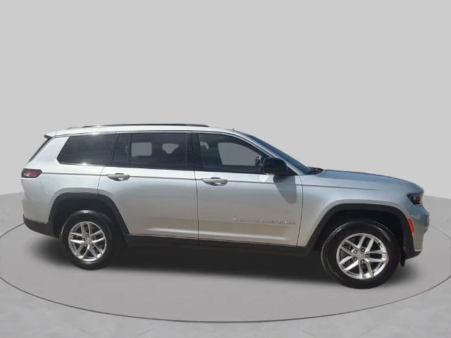 Used 2025 Silver Jeep Laredo image 2