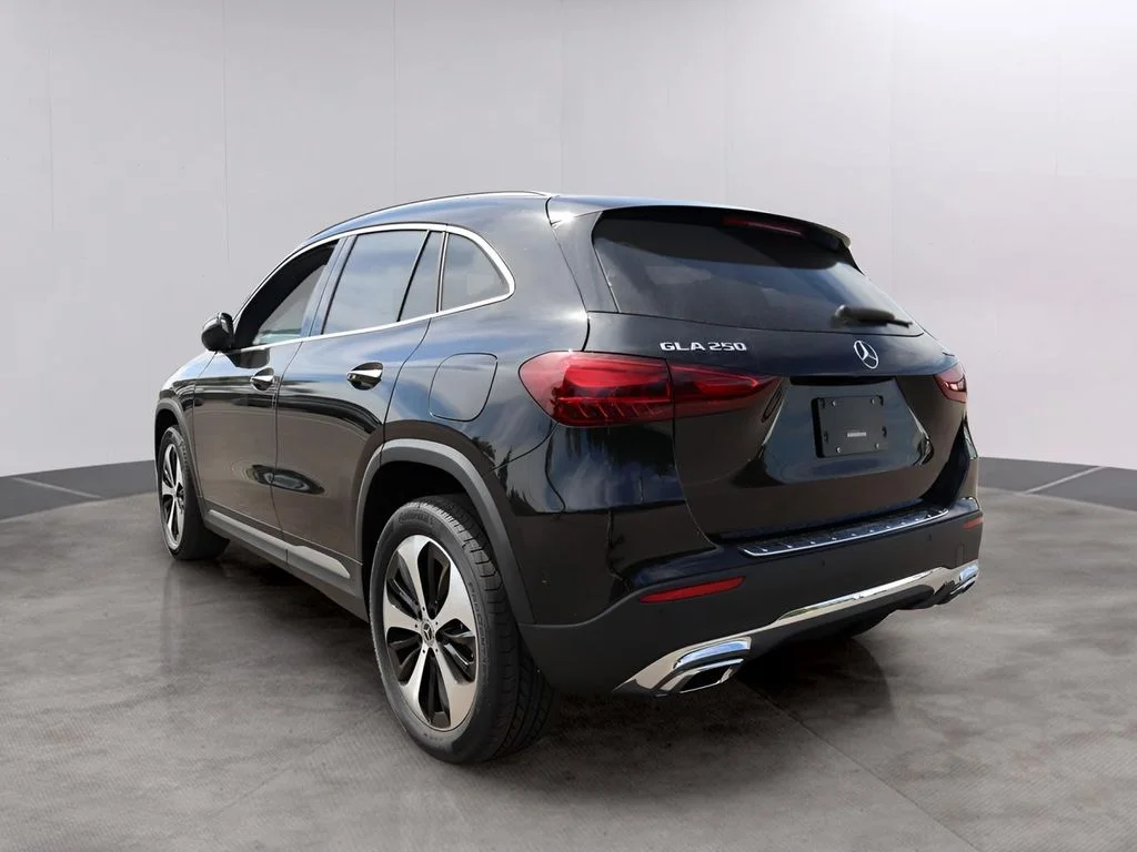 Used 2026 Cosmos Black Metallic Mercedes-Benz GLA 250 image 5