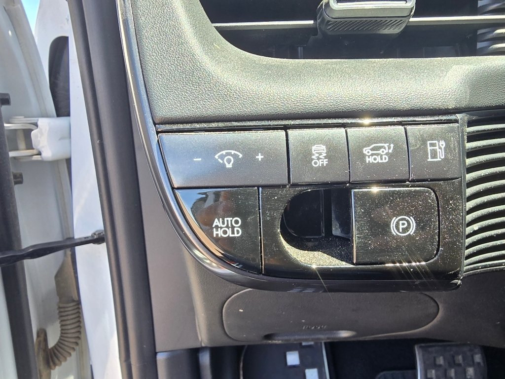 Used 2025 Atlas White Hyundai Base (A1) image 18