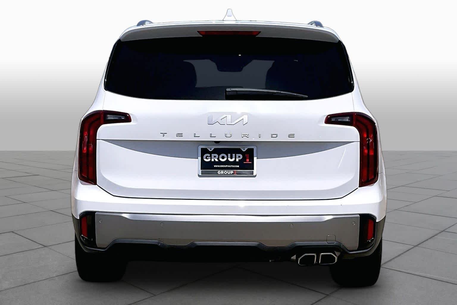 Used 2025 Glacial White Pearl Kia S image 5