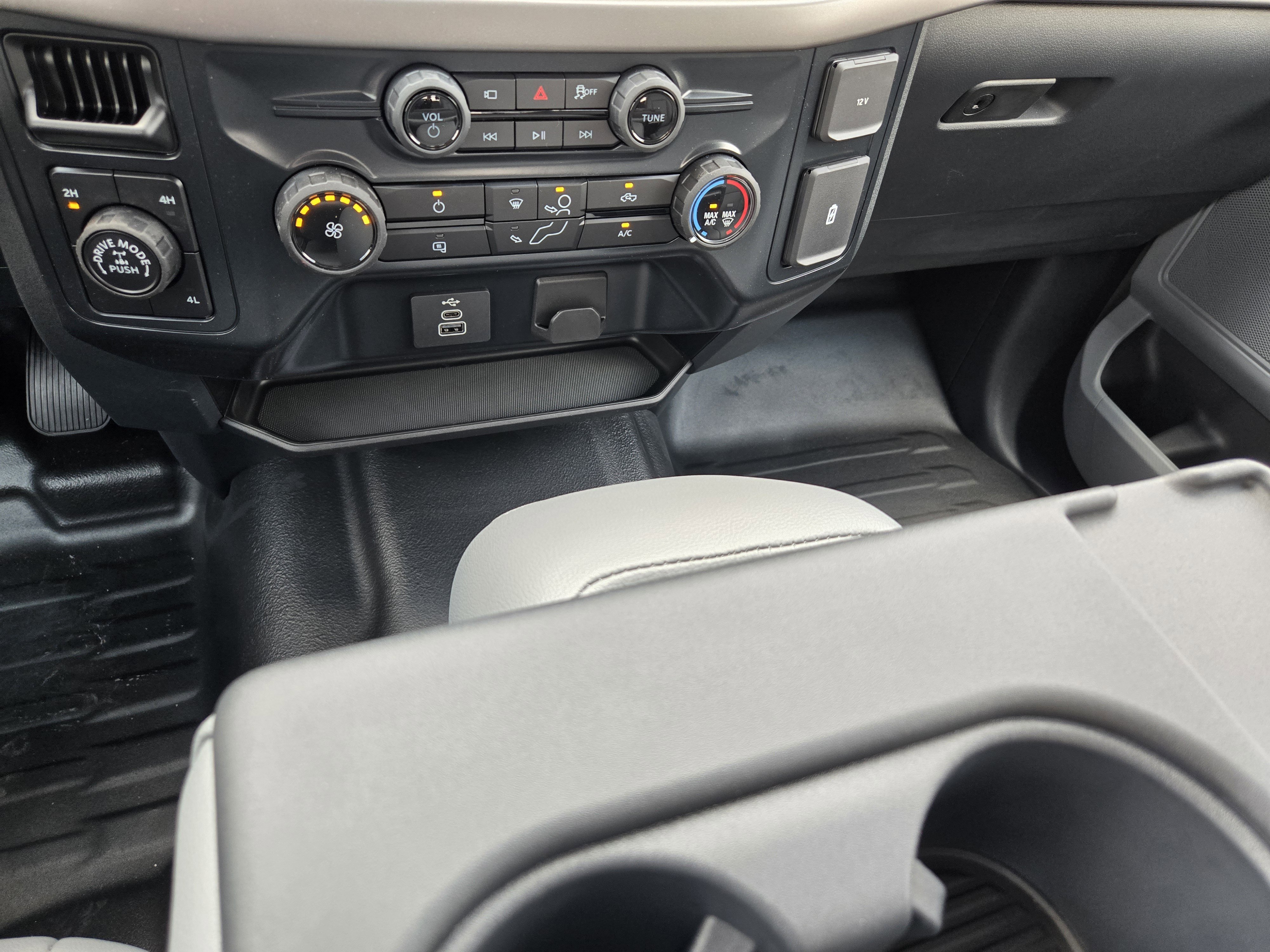 New 2026 Oxford White Ford XL image 14