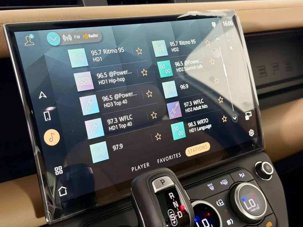 New 2026 Fuji White Land Rover X-Dynamic SE image 15