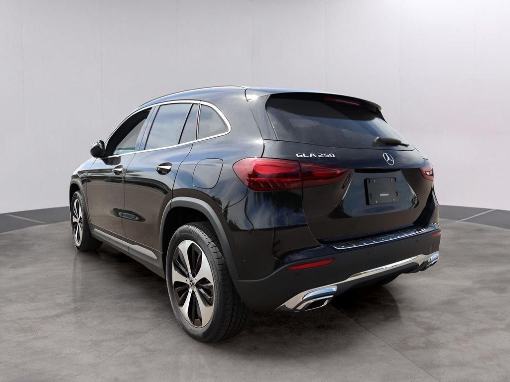 Used 2026 Cosmos Black Metallic Mercedes-Benz GLA 250 image 5