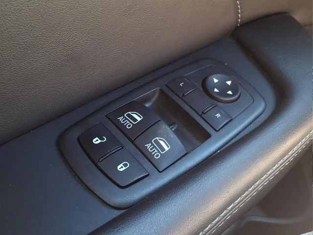 Used 2023 White Dodge SXT image 22