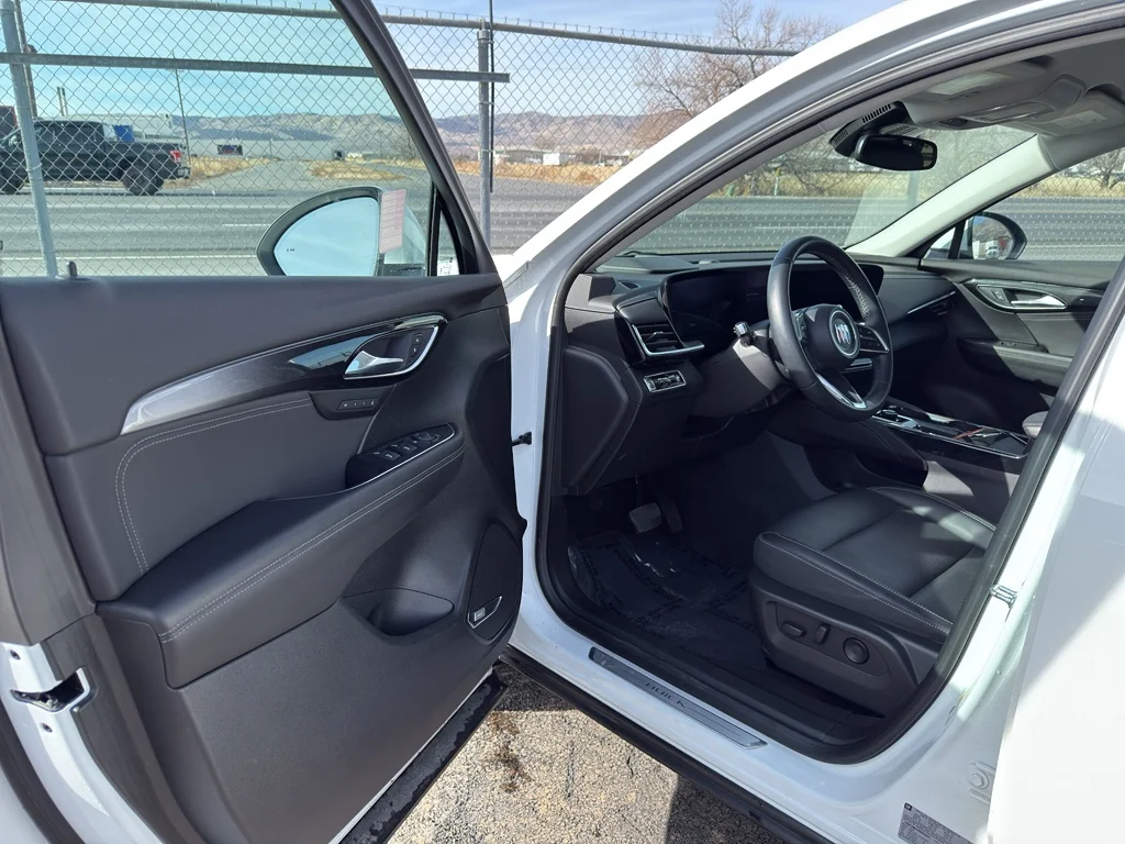 Used 2024 Summit White Buick Preferred image 9