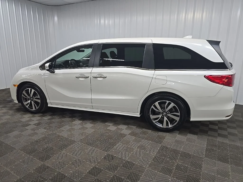 Used 2022 Platinum White Pearl Honda Touring image 4