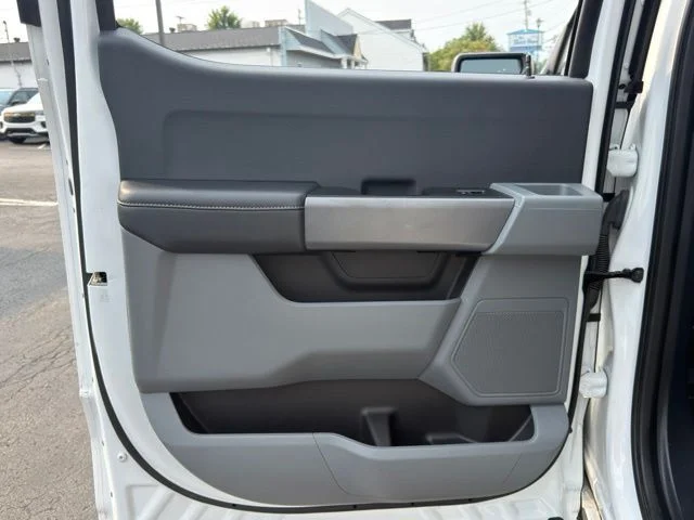 Used 2023 Oxford White Ford XLT image 23